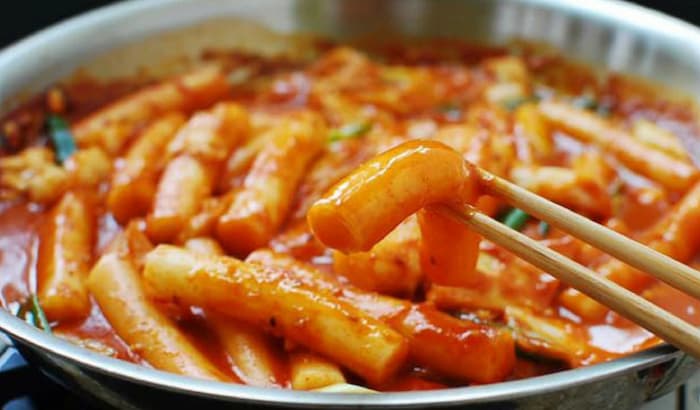 Teokbokki - Bánh gạo xào cay