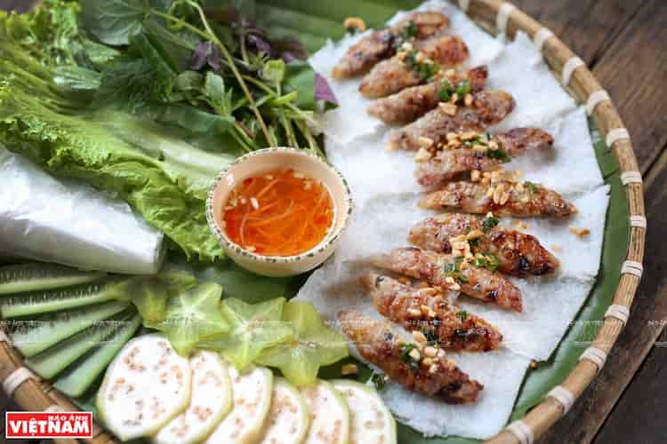 Bánh tráng cuốn nem nướng